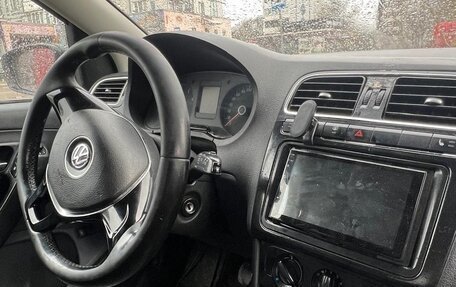 Volkswagen Polo VI (EU Market), 2015 год, 350 000 рублей, 2 фотография
