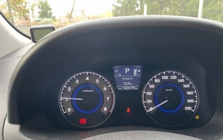 Hyundai Solaris II рестайлинг, 2011 год, 650 000 рублей, 11 фотография