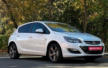 Opel Astra J, 2014 год, 795 000 рублей, 1 фотография