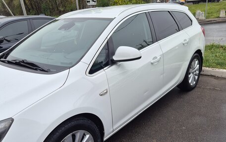 Opel Astra J, 2011 год, 600 000 рублей, 2 фотография