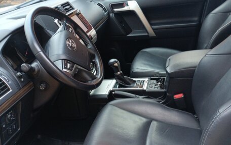 Toyota Land Cruiser Prado 150 рестайлинг 2, 2019 год, 5 300 000 рублей, 7 фотография