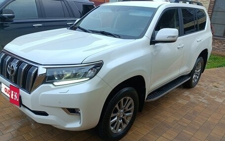 Toyota Land Cruiser Prado 150 рестайлинг 2, 2019 год, 5 300 000 рублей, 2 фотография