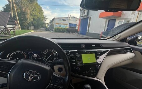 Toyota Camry, 2019 год, 3 100 000 рублей, 8 фотография