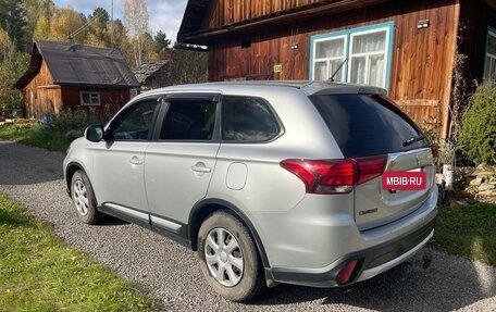 Mitsubishi Outlander III рестайлинг 3, 2015 год, 1 890 000 рублей, 9 фотография