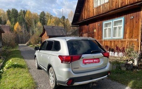 Mitsubishi Outlander III рестайлинг 3, 2015 год, 1 890 000 рублей, 7 фотография