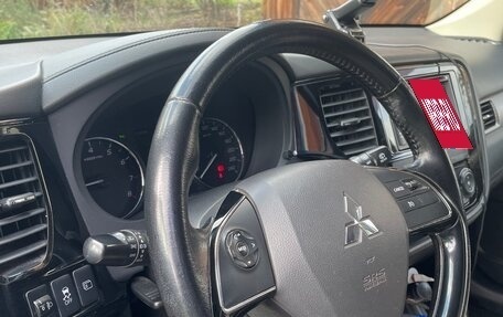 Mitsubishi Outlander III рестайлинг 3, 2015 год, 1 890 000 рублей, 16 фотография