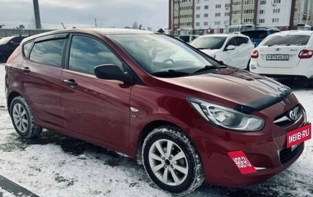 Hyundai Solaris II рестайлинг, 2011 год, 800 000 рублей, 2 фотография