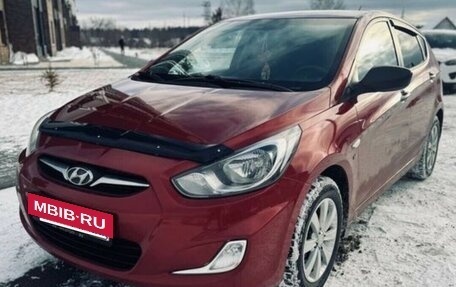Hyundai Solaris II рестайлинг, 2011 год, 800 000 рублей, 3 фотография