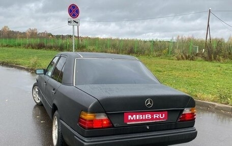 Mercedes-Benz E-Класс, 1992 год, 320 000 рублей, 4 фотография