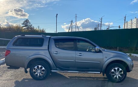 Mitsubishi L200 IV рестайлинг, 2013 год, 1 990 000 рублей, 2 фотография