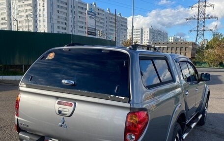 Mitsubishi L200 IV рестайлинг, 2013 год, 1 990 000 рублей, 4 фотография