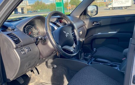 Mitsubishi L200 IV рестайлинг, 2013 год, 1 990 000 рублей, 14 фотография