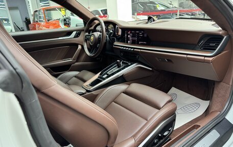 Porsche 911, 2021 год, 20 000 000 рублей, 25 фотография