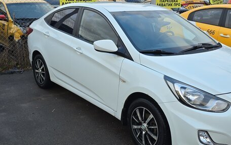 Hyundai Solaris II рестайлинг, 2011 год, 630 000 рублей, 6 фотография