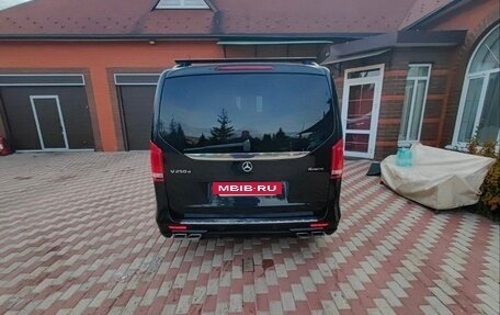 Mercedes-Benz V-Класс, 2017 год, 4 000 000 рублей, 7 фотография