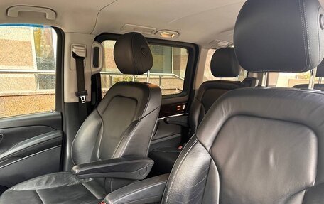 Mercedes-Benz V-Класс, 2017 год, 4 000 000 рублей, 12 фотография