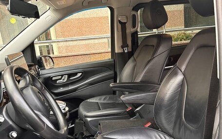 Mercedes-Benz V-Класс, 2017 год, 4 000 000 рублей, 20 фотография