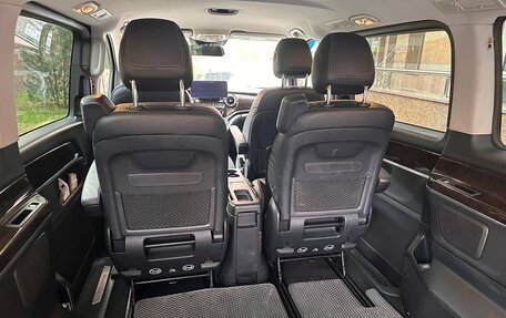 Mercedes-Benz V-Класс, 2017 год, 4 000 000 рублей, 24 фотография