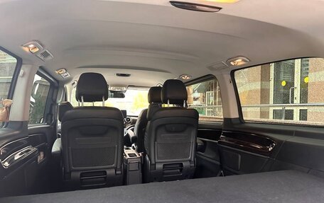 Mercedes-Benz V-Класс, 2017 год, 4 000 000 рублей, 26 фотография