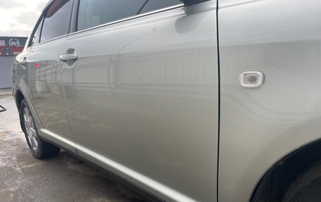 Toyota Avensis III рестайлинг, 2005 год, 680 000 рублей, 21 фотография