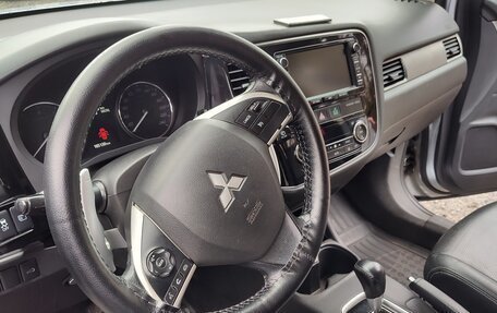 Mitsubishi Outlander III рестайлинг 3, 2012 год, 1 250 000 рублей, 10 фотография