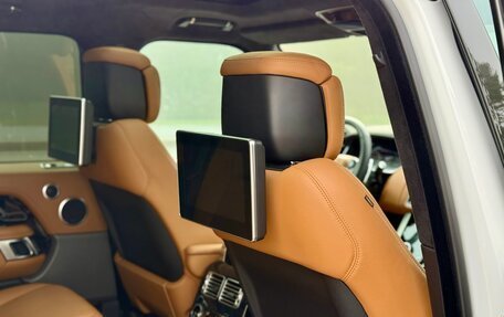 Land Rover Range Rover IV рестайлинг, 2018 год, 28 фотография