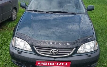 Toyota Avensis III рестайлинг, 2001 год, 235 000 рублей, 1 фотография