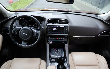 Jaguar F-Pace, 2017 год, 2 680 000 рублей, 8 фотография