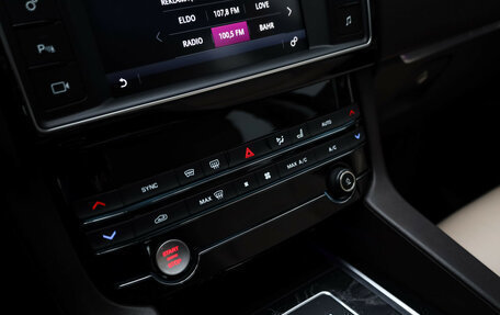 Jaguar F-Pace, 2017 год, 2 680 000 рублей, 21 фотография