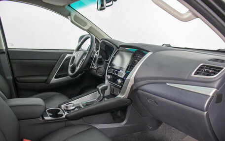 Mitsubishi Montero Sport, 2023 год, 4 740 000 рублей, 9 фотография