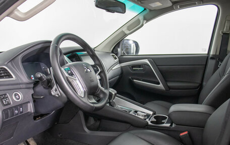 Mitsubishi Montero Sport, 2023 год, 4 740 000 рублей, 10 фотография