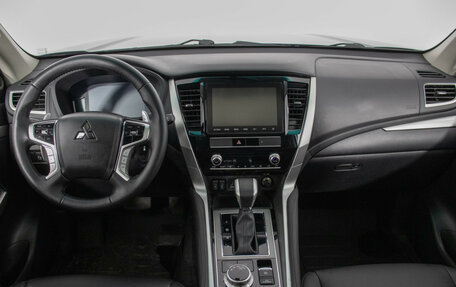 Mitsubishi Montero Sport, 2023 год, 4 740 000 рублей, 13 фотография