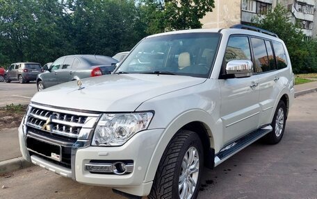 Mitsubishi Pajero IV, 2019 год, 5 950 000 рублей, 3 фотография