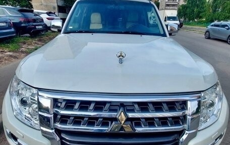 Mitsubishi Pajero IV, 2019 год, 5 950 000 рублей, 2 фотография