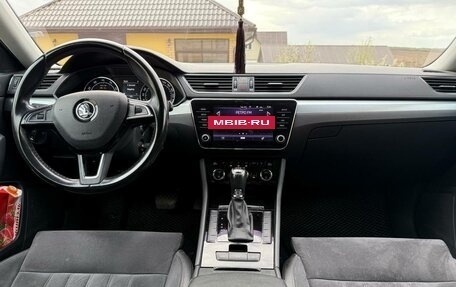 Skoda Superb III рестайлинг, 2017 год, 1 600 000 рублей, 25 фотография