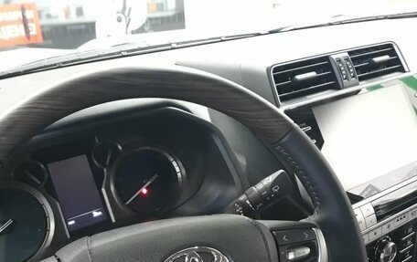 Toyota Land Cruiser Prado 150 рестайлинг 2, 2021 год, 7 600 000 рублей, 8 фотография