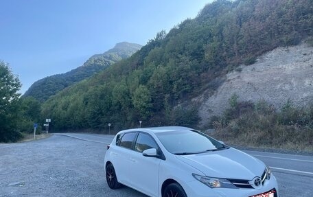 Toyota Auris II, 2014 год, 1 125 000 рублей, 1 фотография