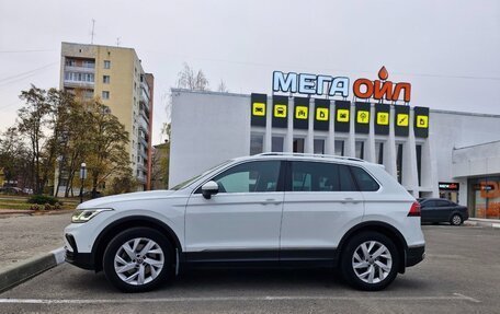 Volkswagen Tiguan II, 2021 год, 3 700 000 рублей, 3 фотография