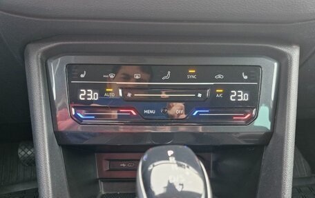 Volkswagen Tiguan II, 2021 год, 3 700 000 рублей, 25 фотография