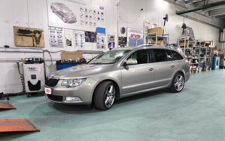 Skoda Superb III рестайлинг, 2011 год, 1 275 000 рублей, 3 фотография