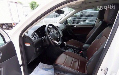 Volkswagen Tiguan II, 2023 год, 2 418 000 рублей, 5 фотография