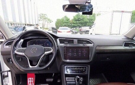 Volkswagen Tiguan II, 2023 год, 2 418 000 рублей, 6 фотография