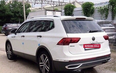 Volkswagen Tiguan II, 2023 год, 2 418 000 рублей, 3 фотография