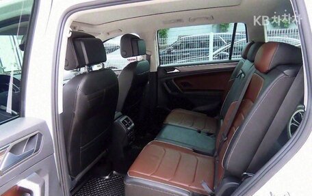 Volkswagen Tiguan II, 2023 год, 2 418 000 рублей, 17 фотография