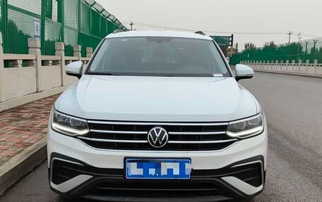Volkswagen Tiguan II, 2022 год, 2 680 000 рублей, 2 фотография