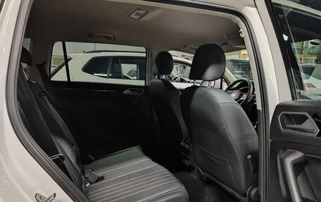 Volkswagen Tiguan II, 2022 год, 2 680 000 рублей, 9 фотография