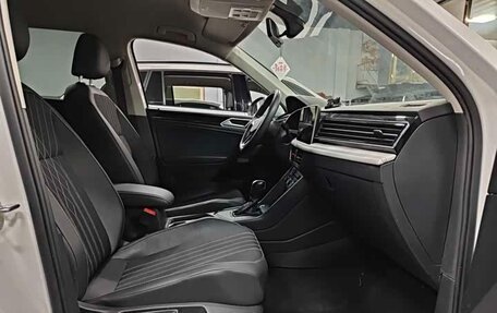 Volkswagen Tiguan II, 2022 год, 2 680 000 рублей, 10 фотография