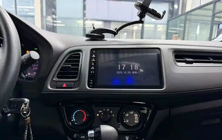 Honda Vezel, 2022 год, 1 275 000 рублей, 10 фотография