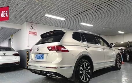 Volkswagen Tiguan II, 2022 год, 2 986 000 рублей, 5 фотография