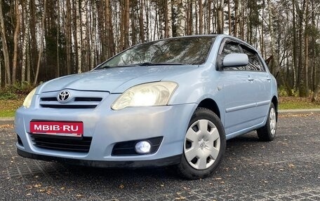 Toyota Corolla, 2004 год, 550 550 рублей, 1 фотография